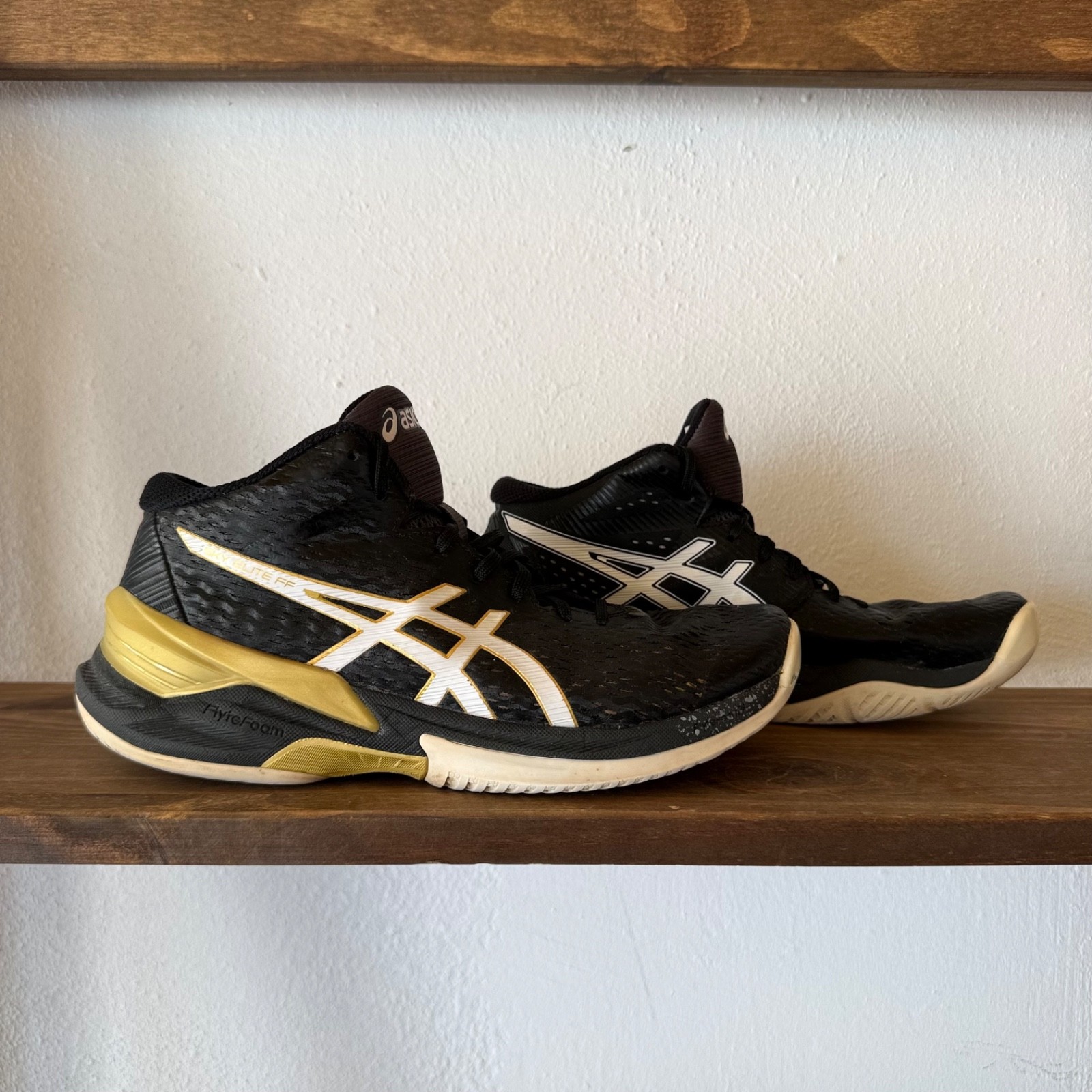 Size 6.5 – Asics Sky Elite FF MT Black Gold Volleyball Shoes Sneakers