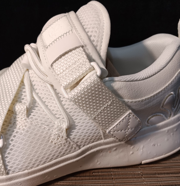 🍃 $140 Retail Super Comfy Men’s Walking Shoes Size 9 WITH BOX 🍂