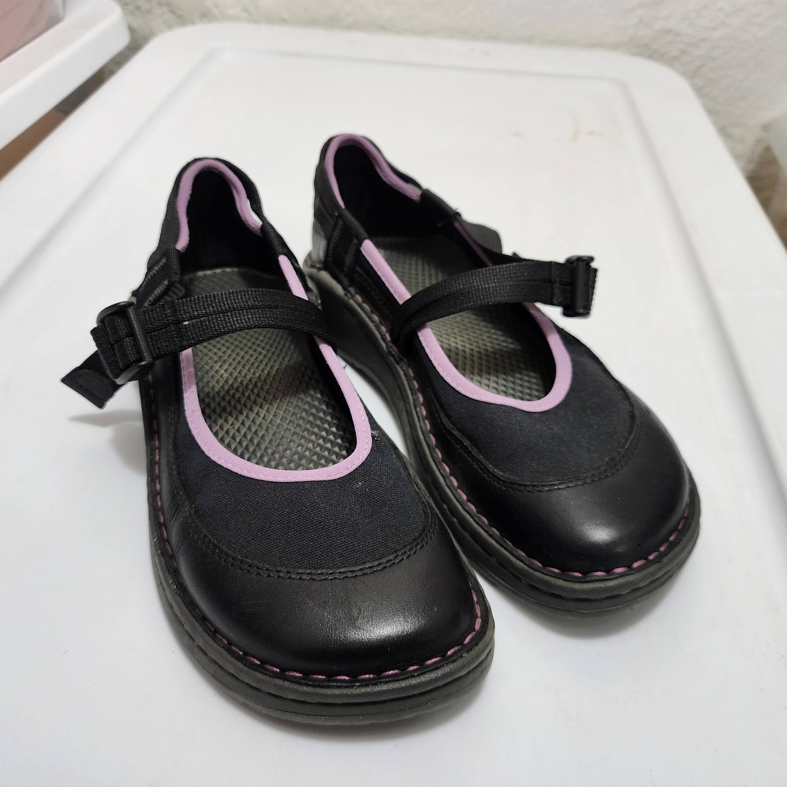 Chaco Loyalist Ecotread Mary Jane shoes Black Leather Purple accents Womens 7