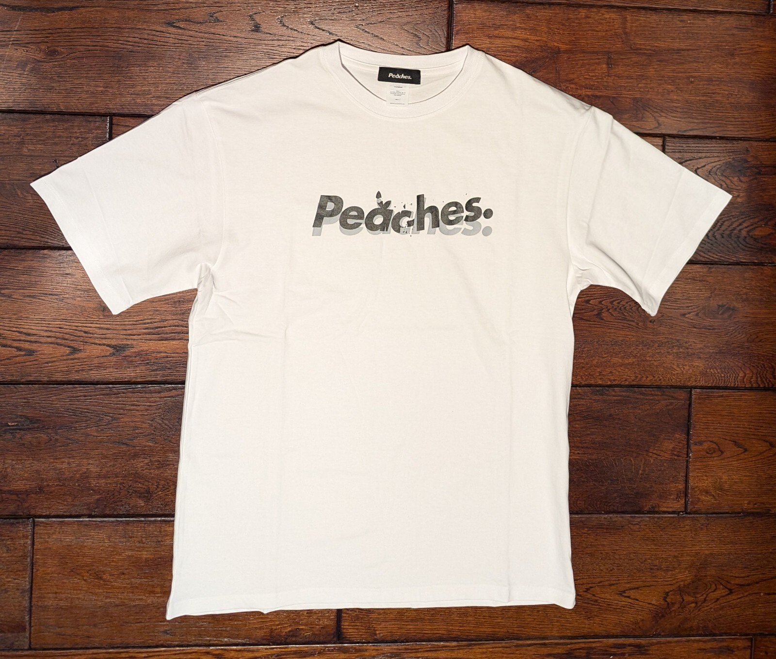 Peaches Korea Men’s White Logo S/S T-Shirt Size Large – NEW