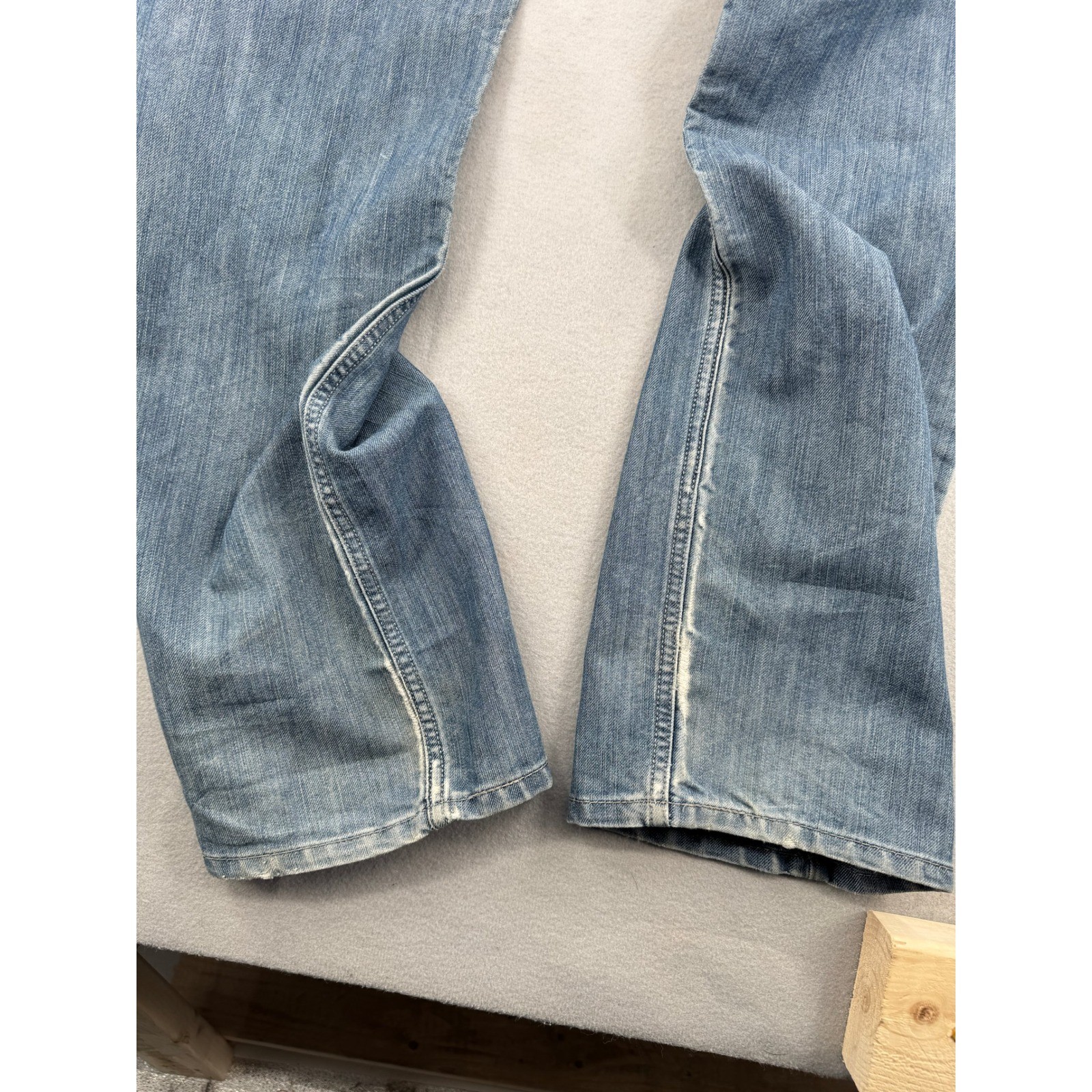Distressed Levis 514 Classic Straight Fit Mens Jeans Blue Denim 35×34 (35×33)