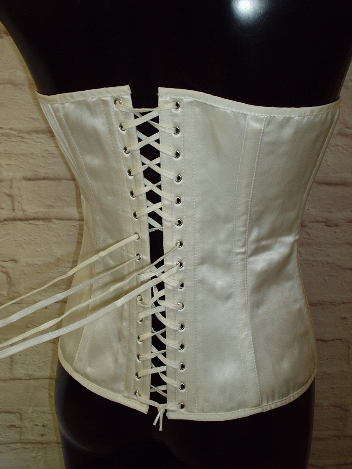 AXFORDS WHITE SATIN HOURGLASS VICTORIAN UNDERBUST CORSET 30 IN WAIST 12 TO 14
