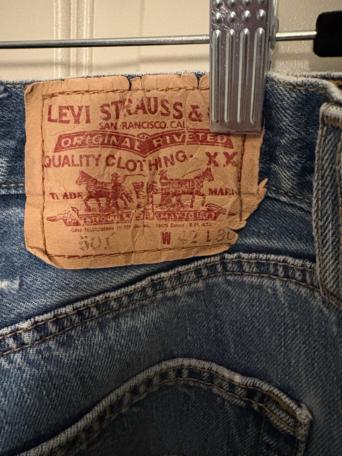Levi’s 501 Original Fit Jeans Men’s 42×30 Light Wash Button Fly 100% Cotton USA