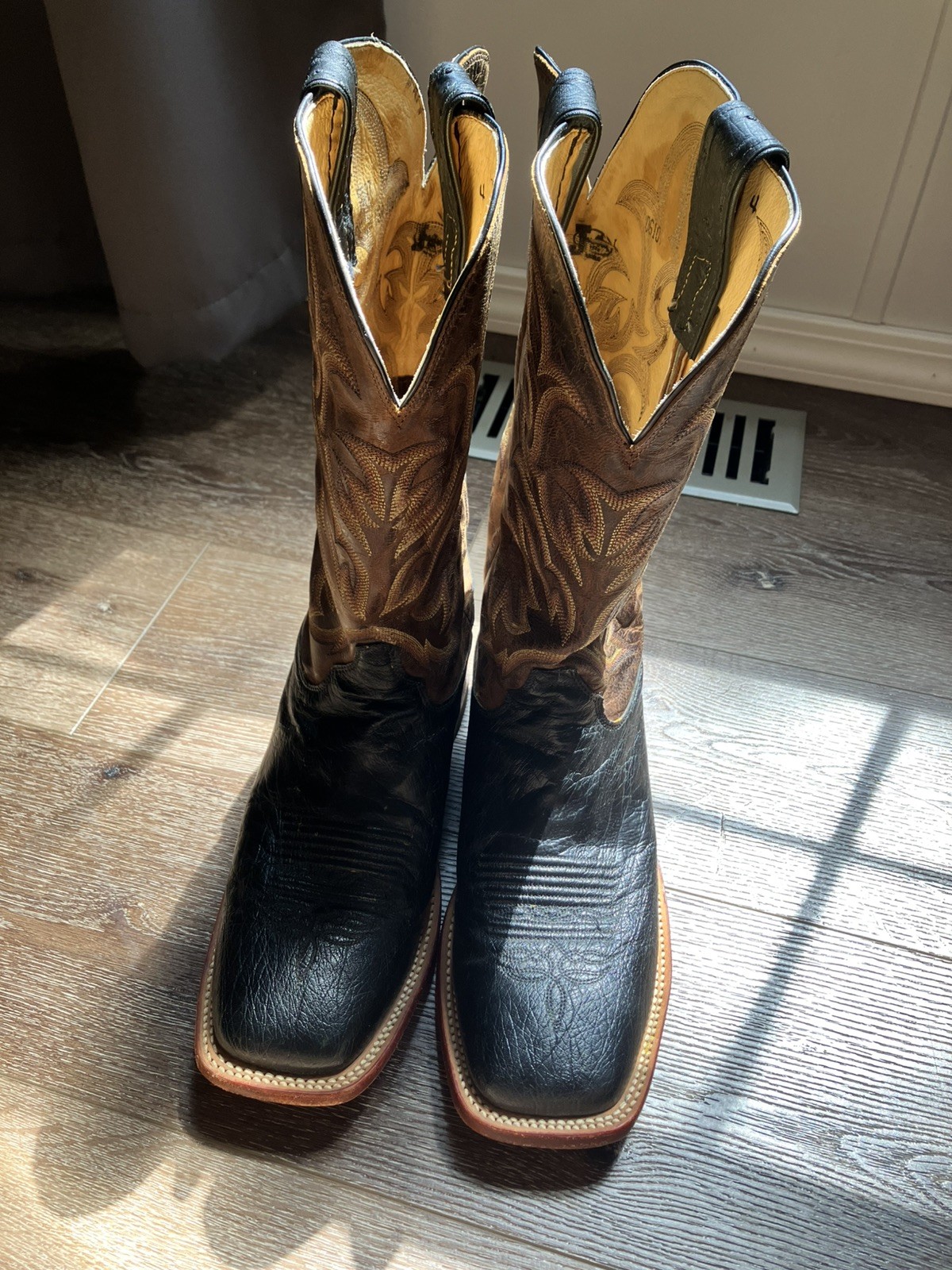 Mens Justin Size 9EE Brown and Black Smooth Ostrich Square Toe Western Boots