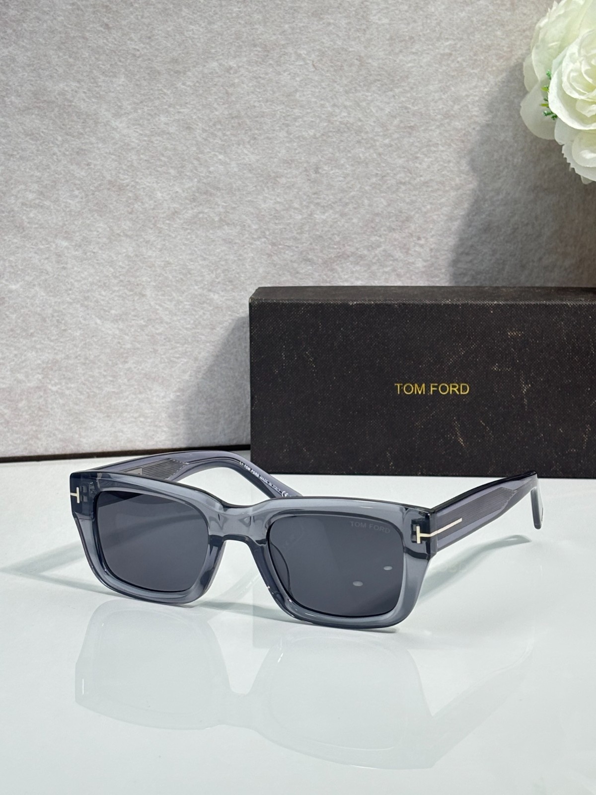 Tom Ford FT1327 Lcon-02 sunglasses Clear gray frames Grey Lens