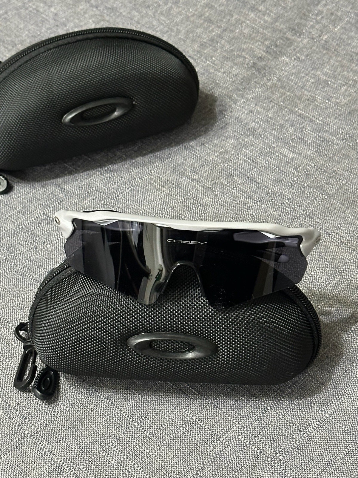 Oakley Radar EV Sunglasses – Stealth Black Lens