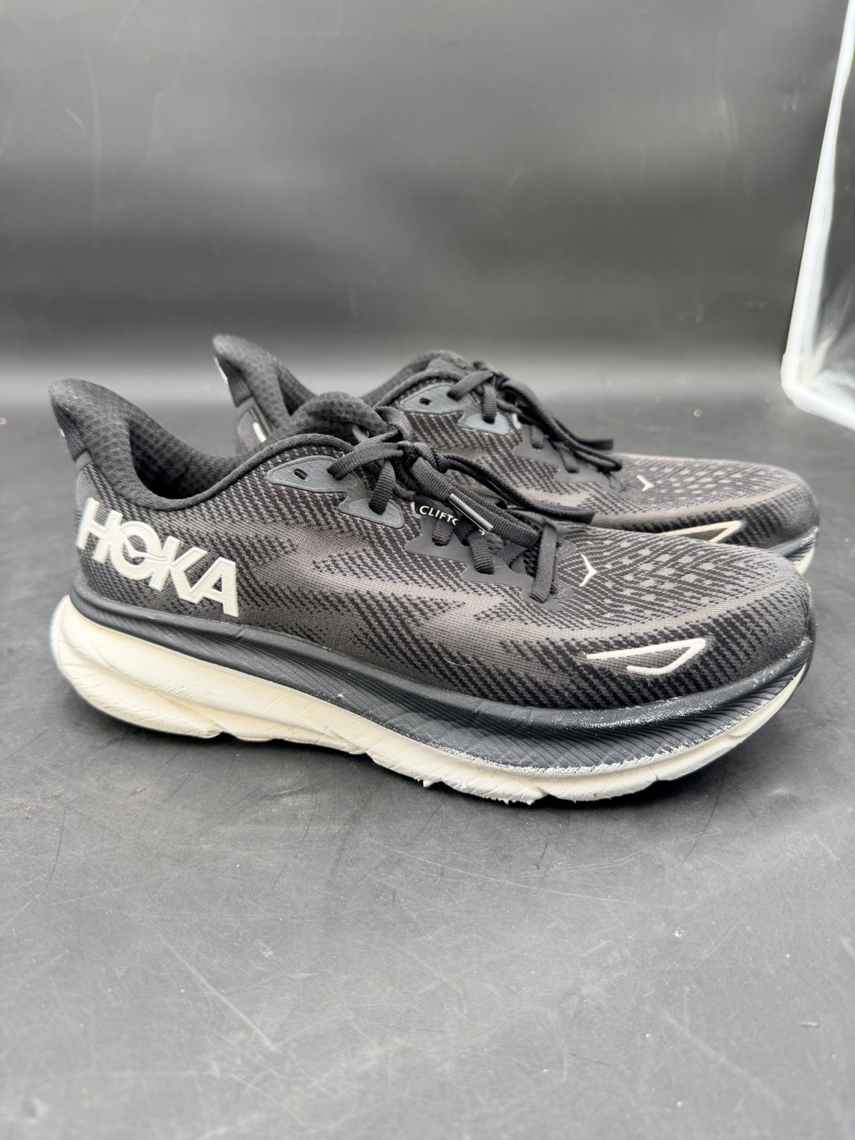 Hoka One One Clifton 9 Mens Size 9.5B 1127896 BWHT Black Running Shoes Sneakers