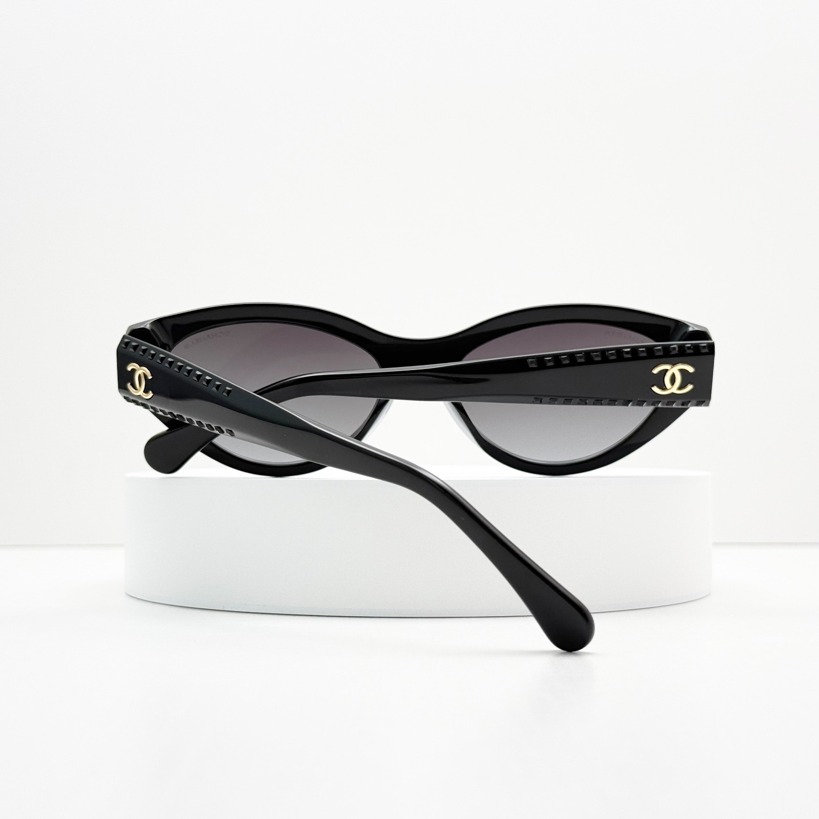 Chanel CH71670A Cat Eye Sunglasses Black Gray Lens Gold CC Logo Women Italy