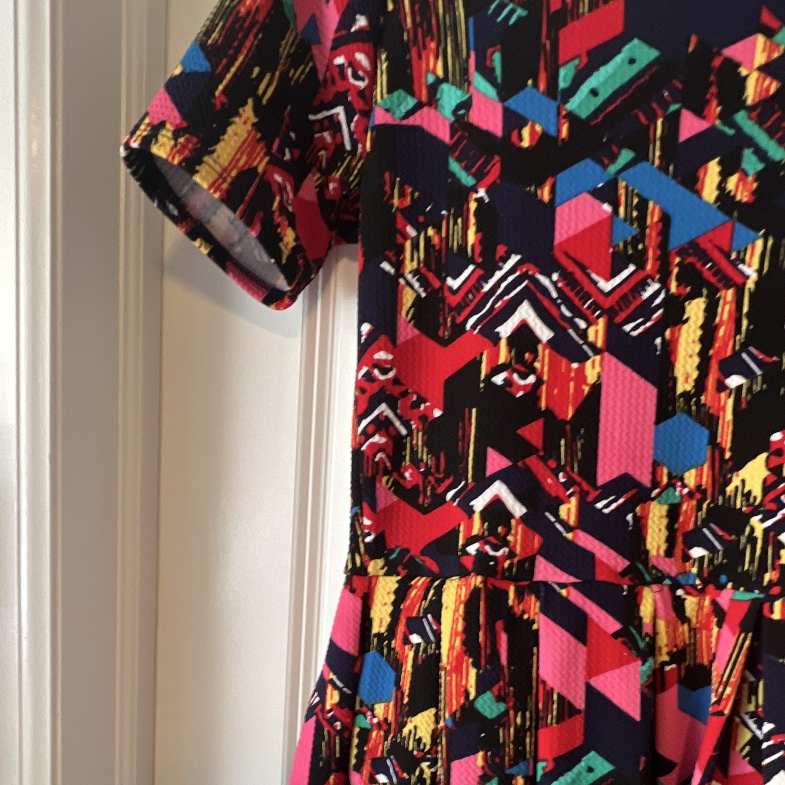LuLaRoe A-Line Round Neck Short Sleeve Knee Knit Geometric Multi Zip Back S