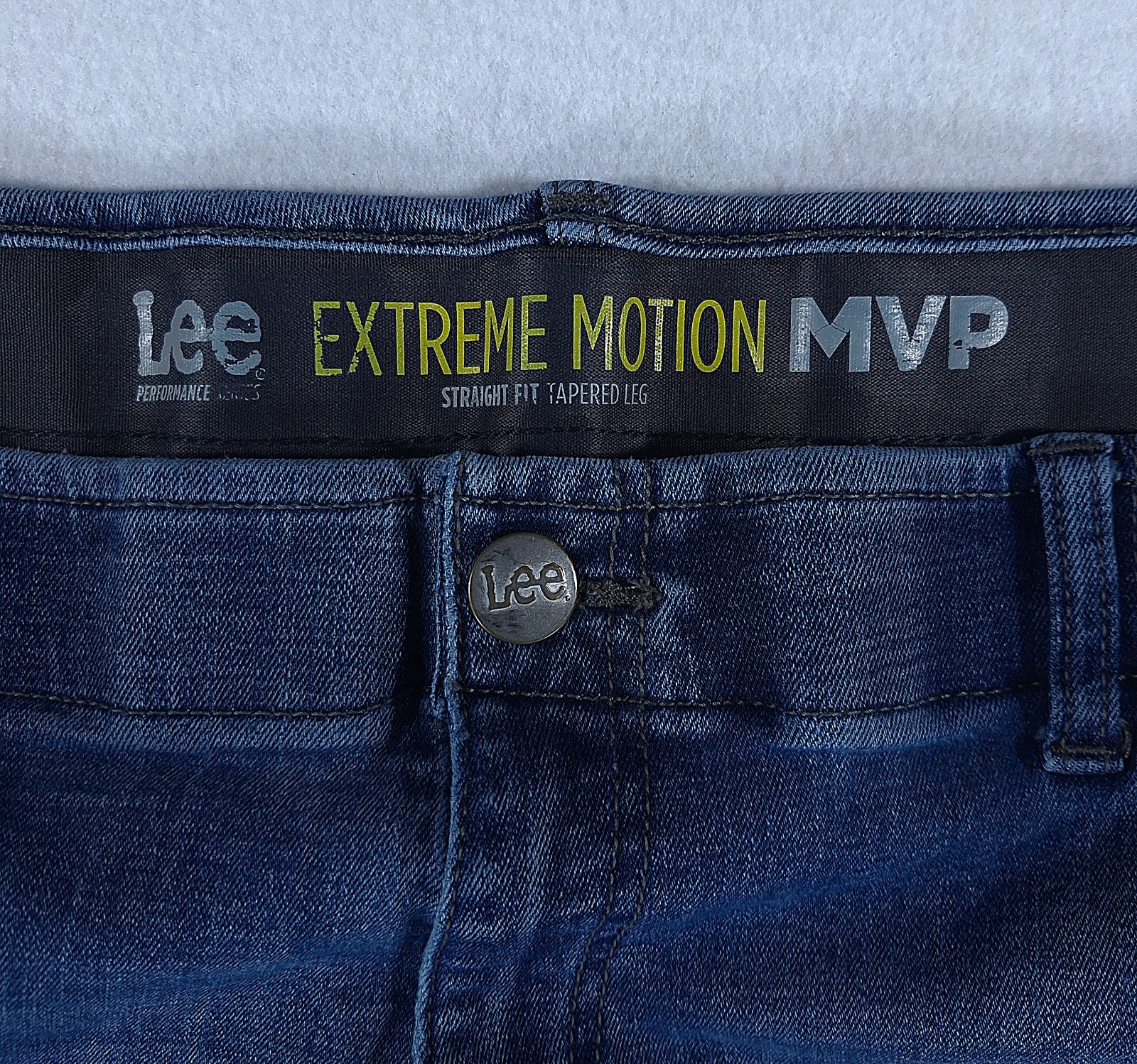 Lee Extreme Motion MVP Jeans Mens 42×32 Blue Dark Wash Stretch Straight Leg