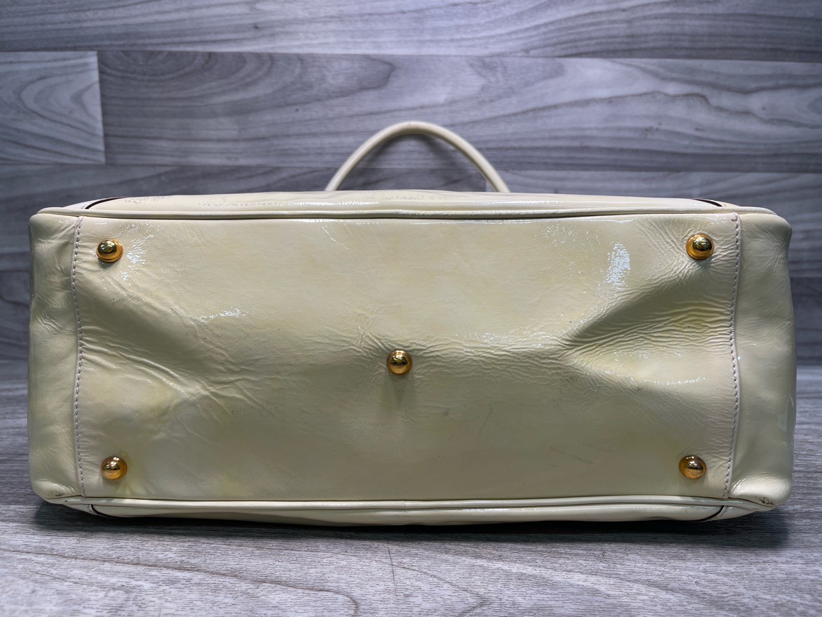 Gucci White Patent Leather Horsebit Shoulder Bag – Authentic (I-12543)