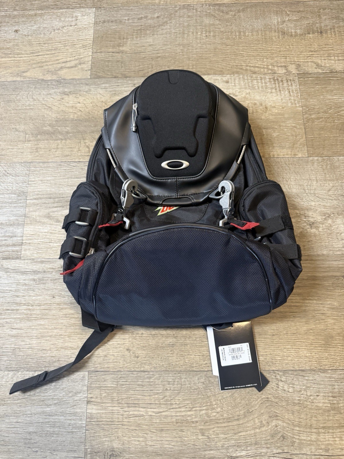 Oakley Kitchen Sink Backpack 23L Capacity – 923560DM-001- New with Tag Black