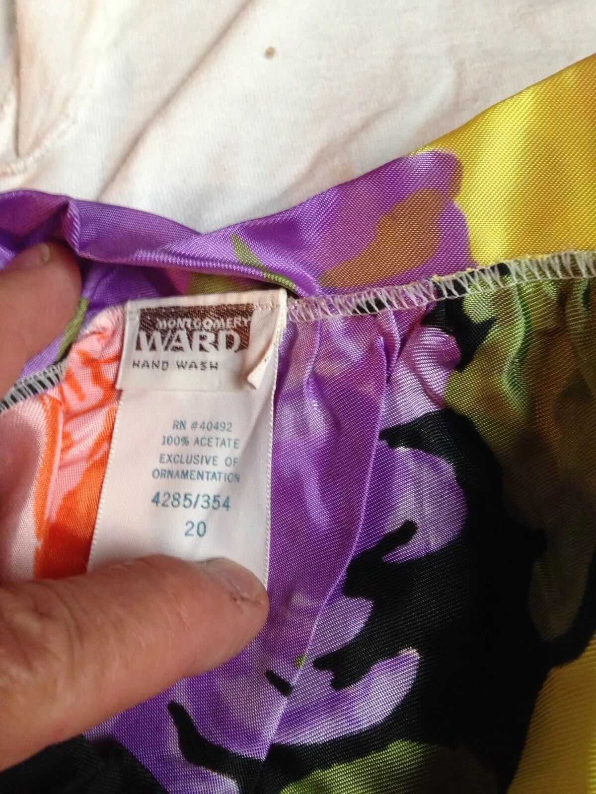 VTG Size 20 Skirt Relaxed Fit Maxi Spring Summer Fall Any Season Very colorful.