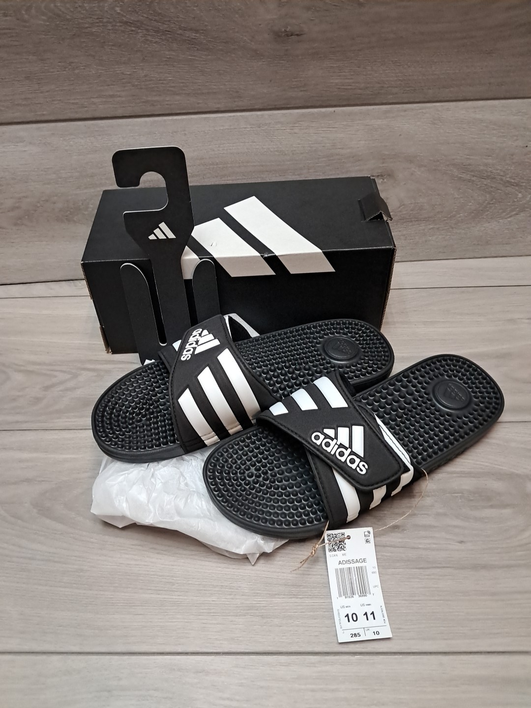 Adidas Adissage, 11 Wide Women/10 Wide Men – New Open Box F35580