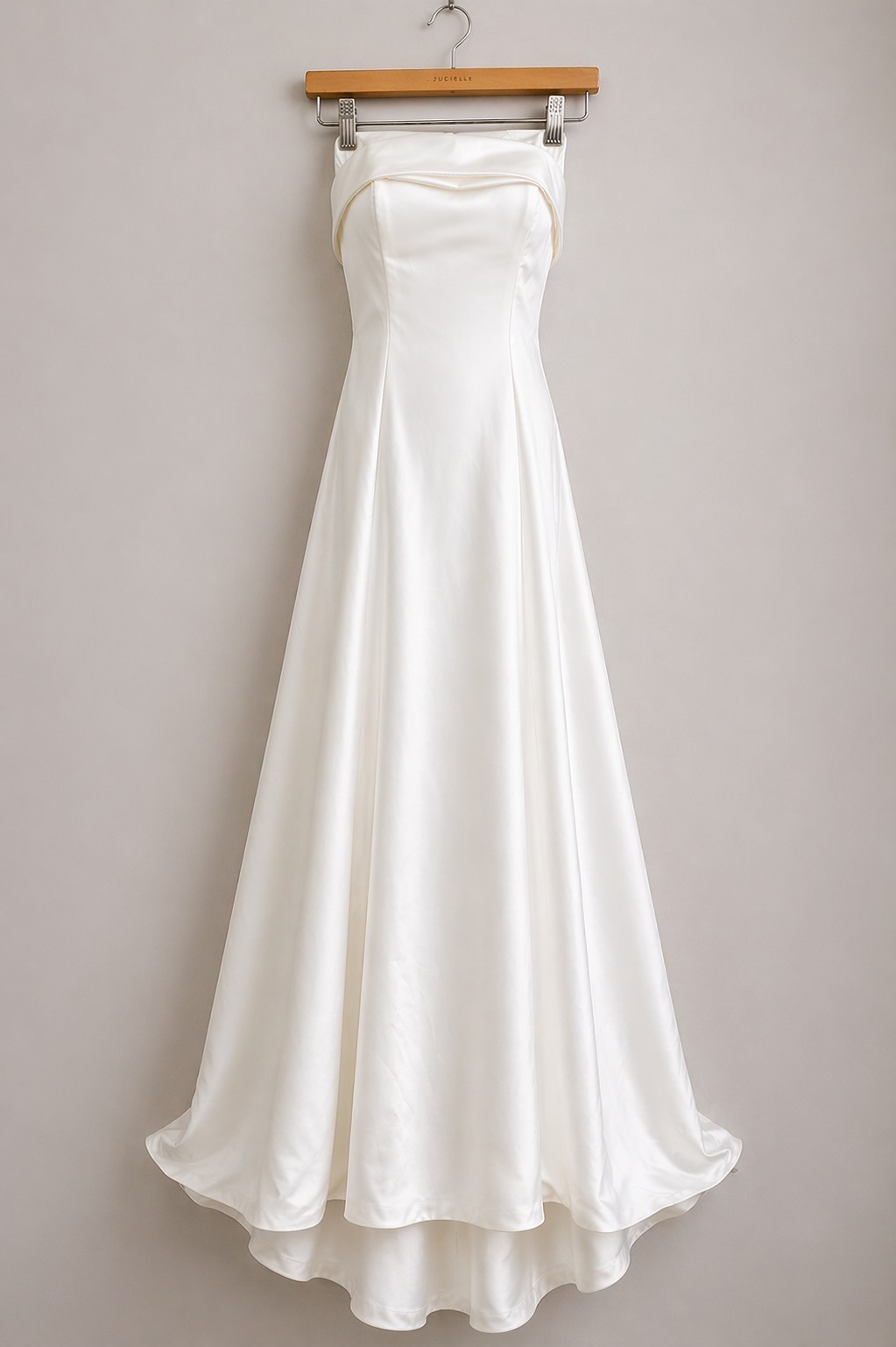 Elegant Satin Strapless A-line Wedding Dress Minimalist Bridal Gown