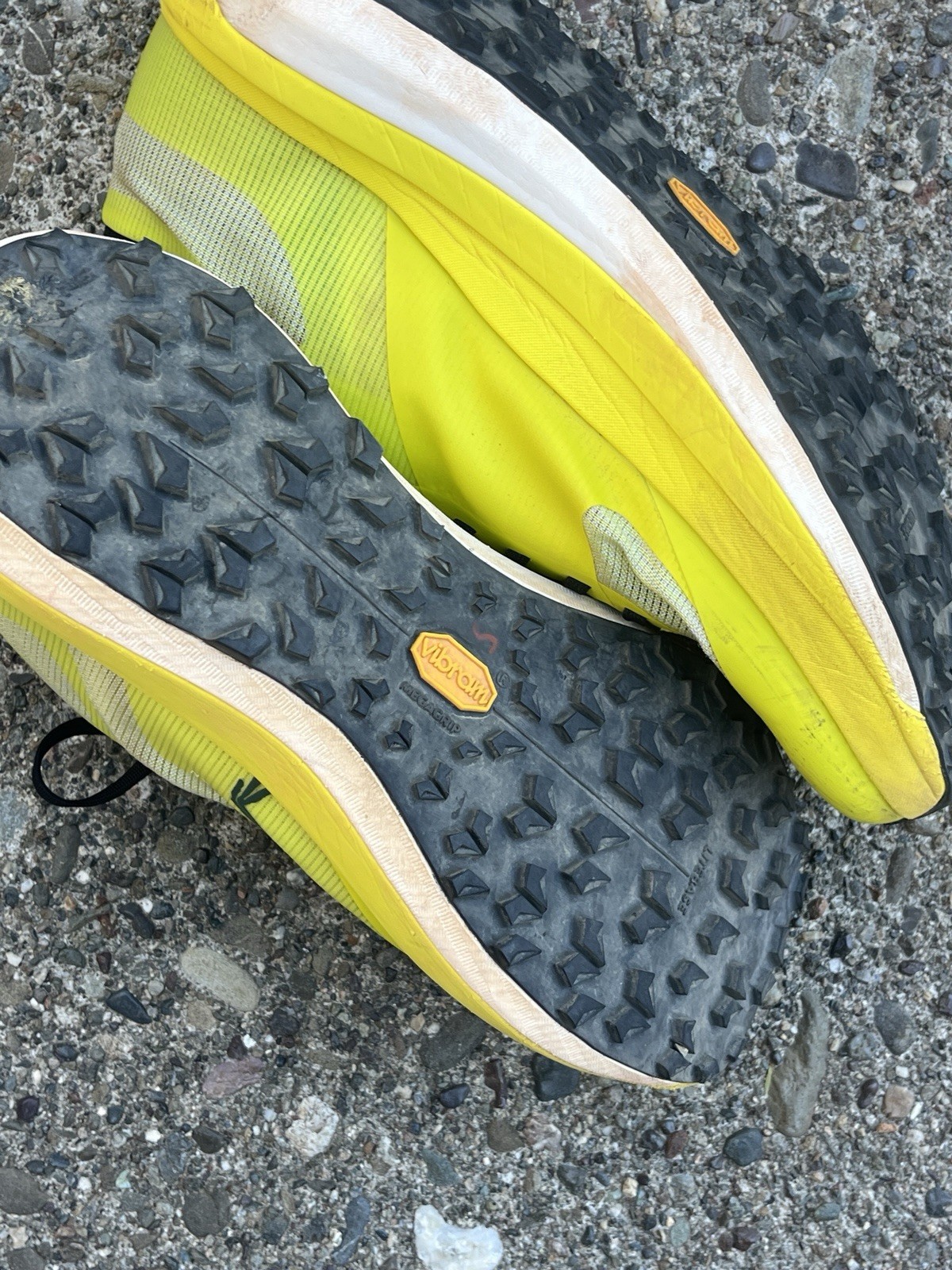 Arc’teryx Men’s Yellow/Black Low Top Lace-Up Athletic Sneakers Rubber Outsole