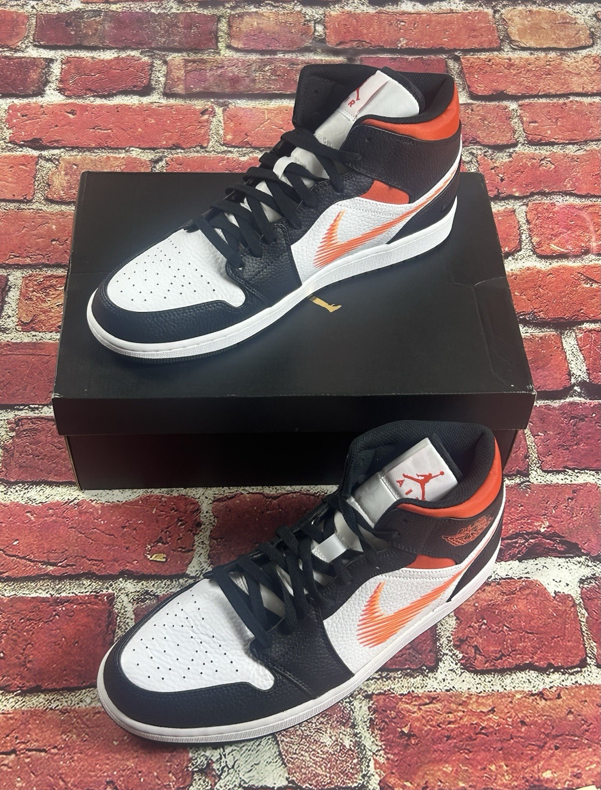 NEW Nike Air Jordan 1 Mid Zig Zag Swoosh Team Orange DN4929-100 Men’s Size 9.5