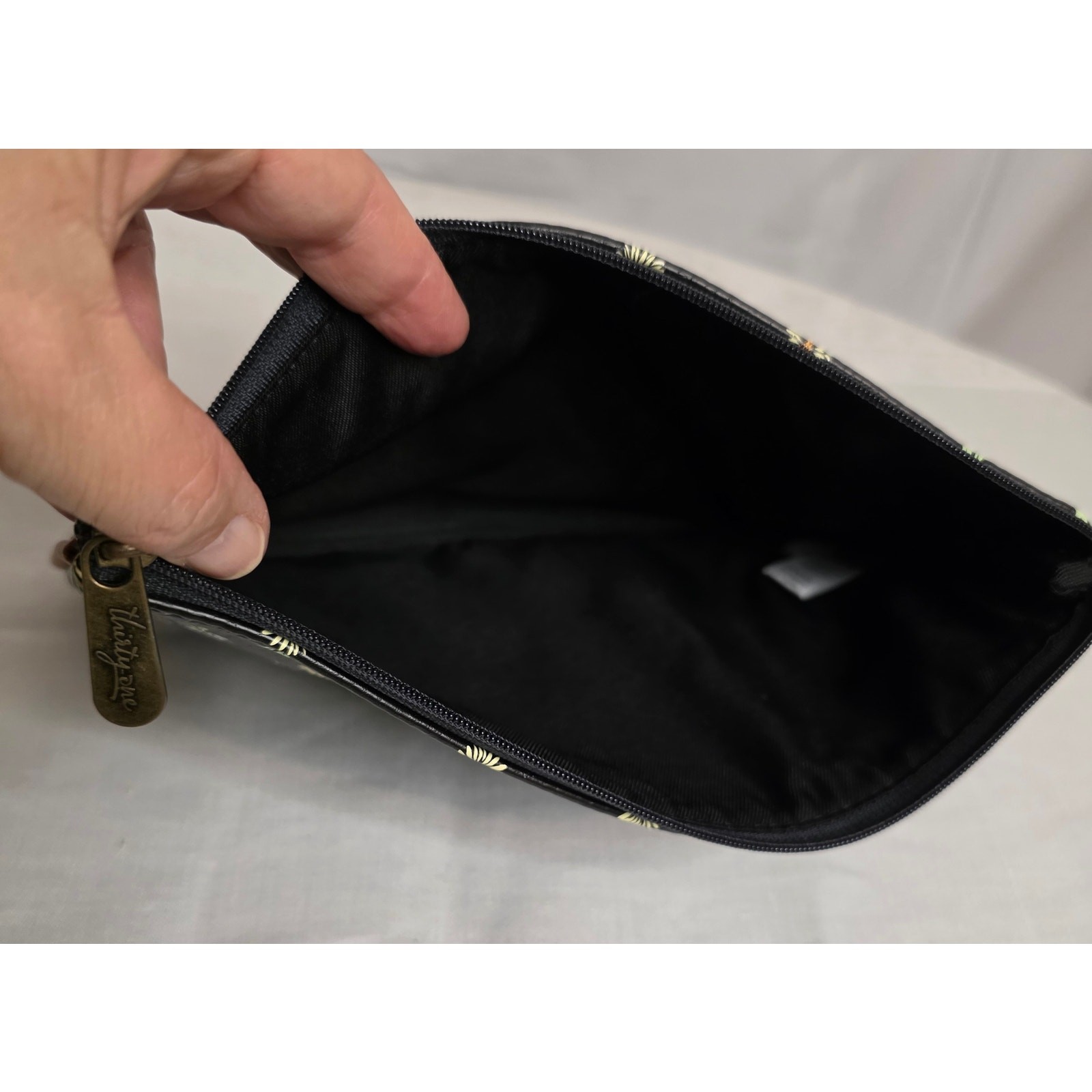 Thirty-One Pebbled & Floral Small Toiletry Bag. 100% Polyurethane 9.5″ x 6.5″
