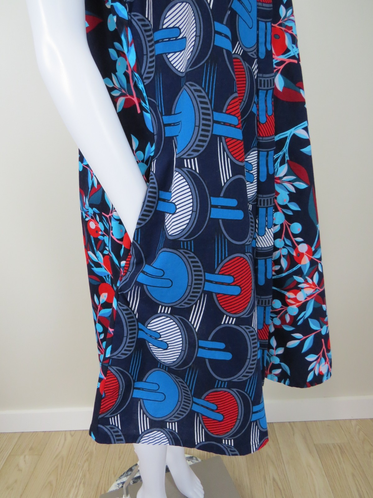 ZURI Kenya – Space Cadets Cotton Sleeveless Dress, Pockets SIZE Large, Blue Red
