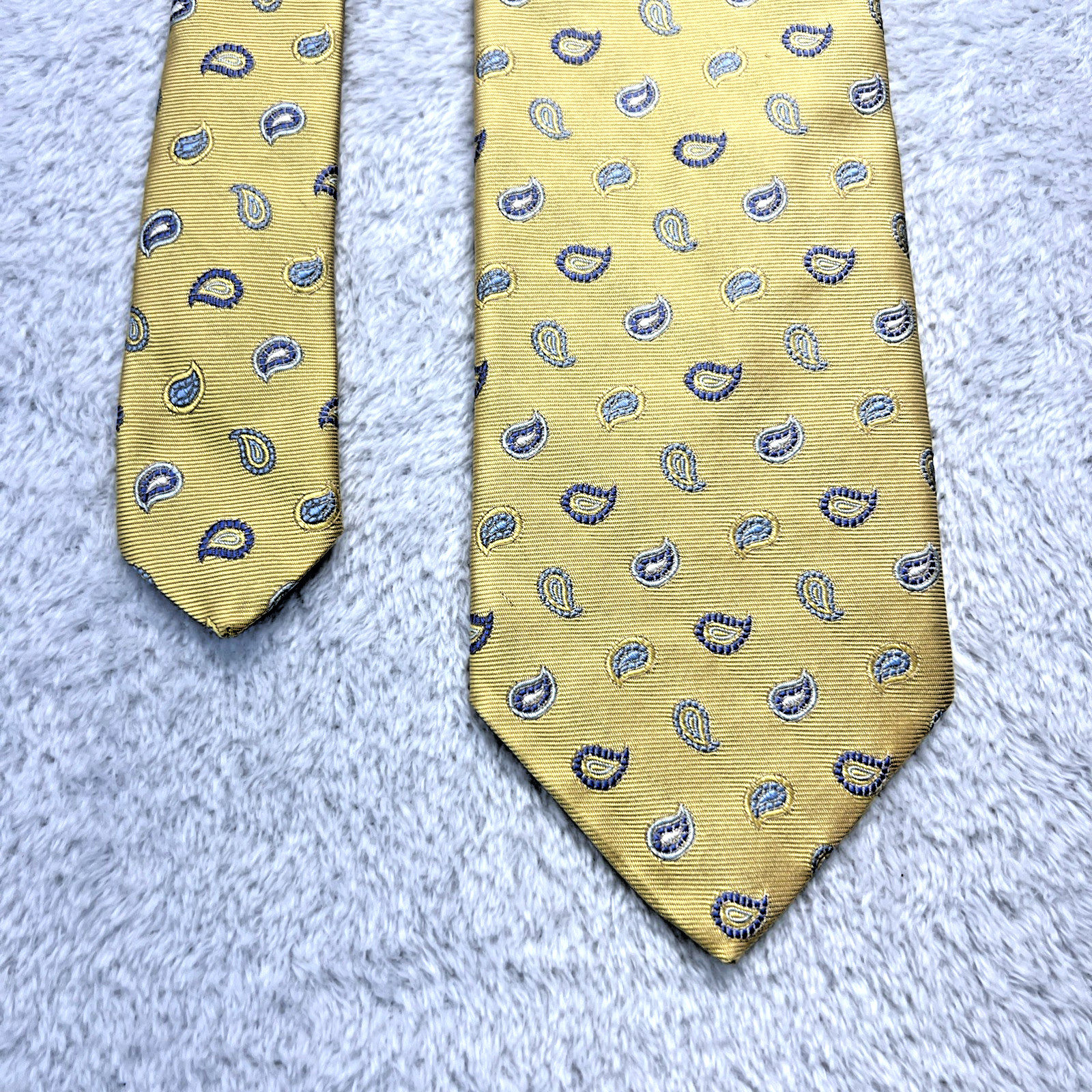 Brooks Brothers Irregular Gold Paisley Mens Necktie 3.25×58.5” Silk Made In USA