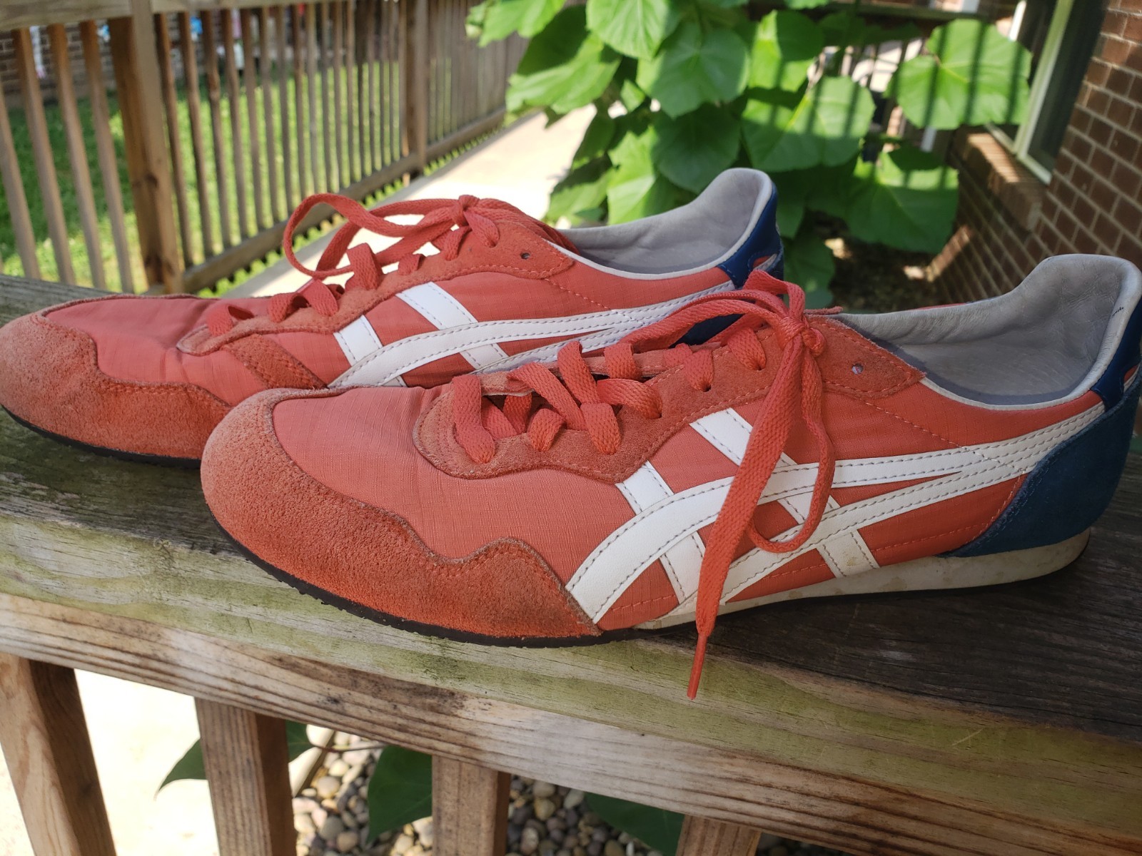 Onitsuka Tiger SERRANO Low Top Lace-Up Athletic Sneakers