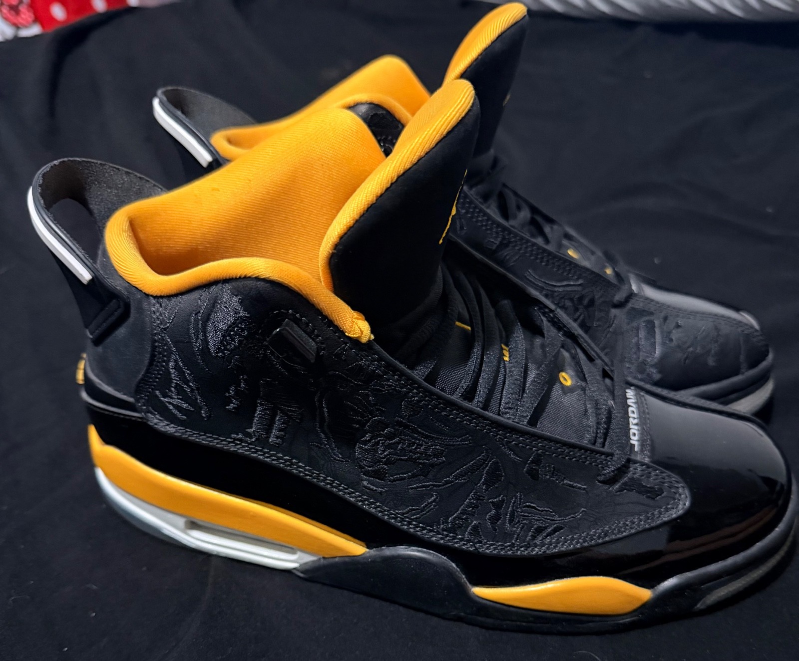 Excellent condition Jordan Dub Zero sneakers in a black and yellow colorway. The