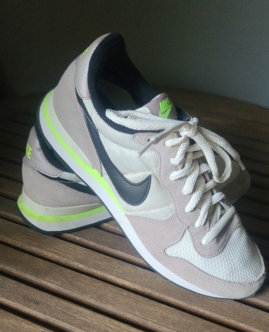 Nike Internationalist Men’s Low Top Lace Up Mesh Sneakers Rubber Sole Colorblock