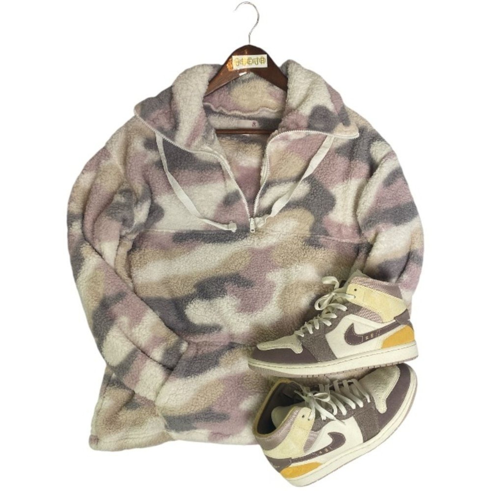 SO creamy camo fuzzy hoodie zipper front pocket drawstring / M