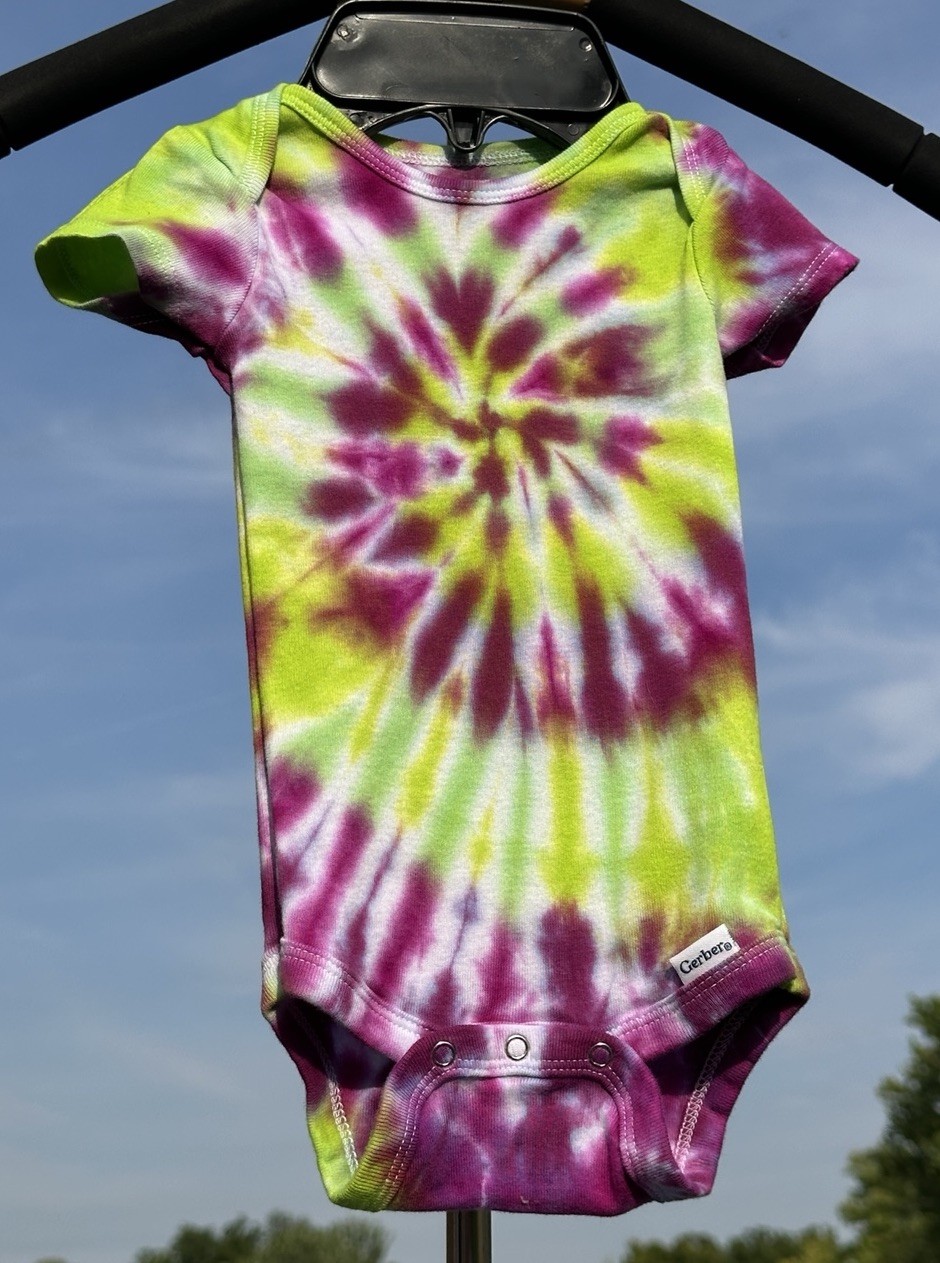 12M Green/Purple/White Tie Dye Short Sleeve Cotton Onesie Bodysuit