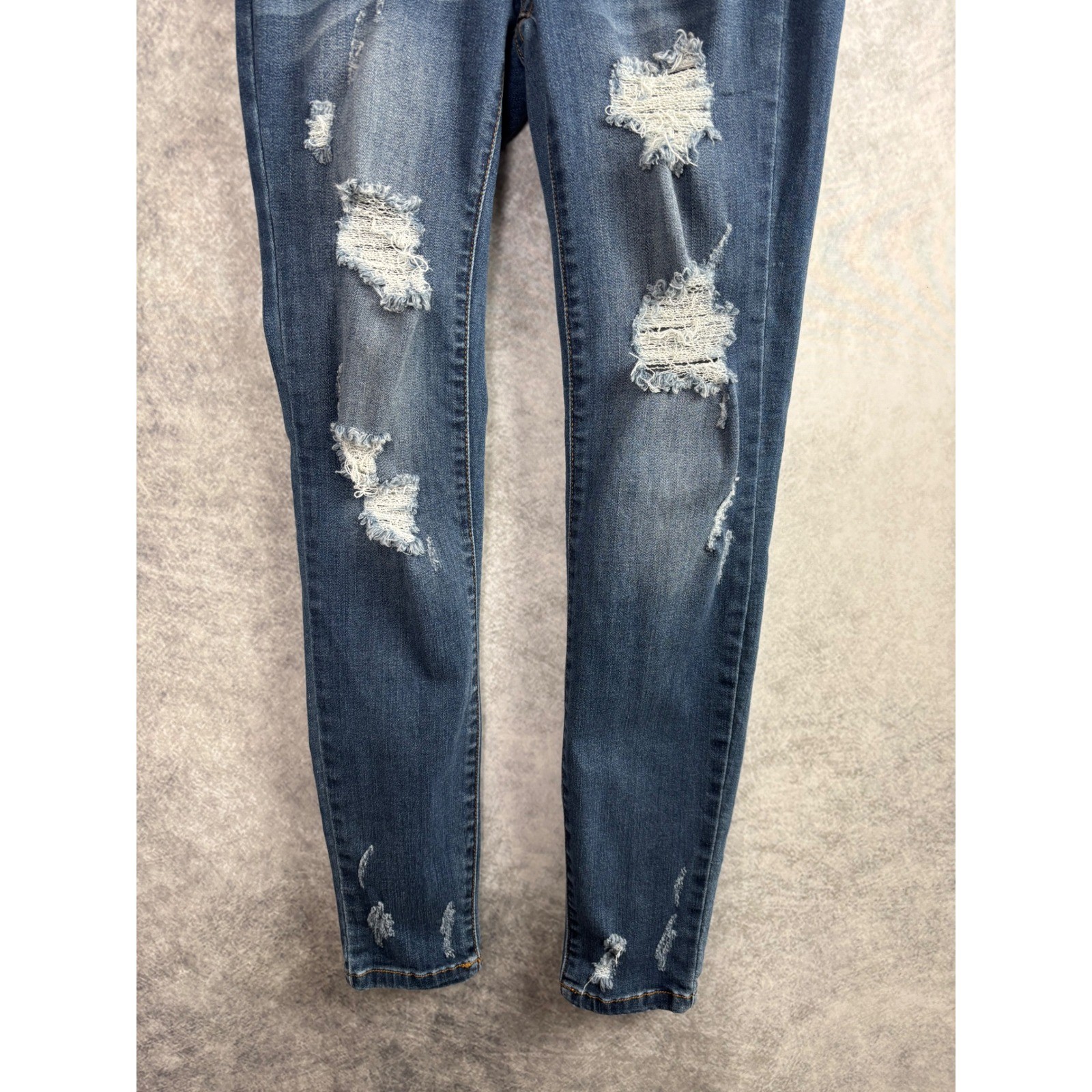 Judy Blue Women’s Skinny Fit Distressed Medium Wash Jeans Size 5 / 27