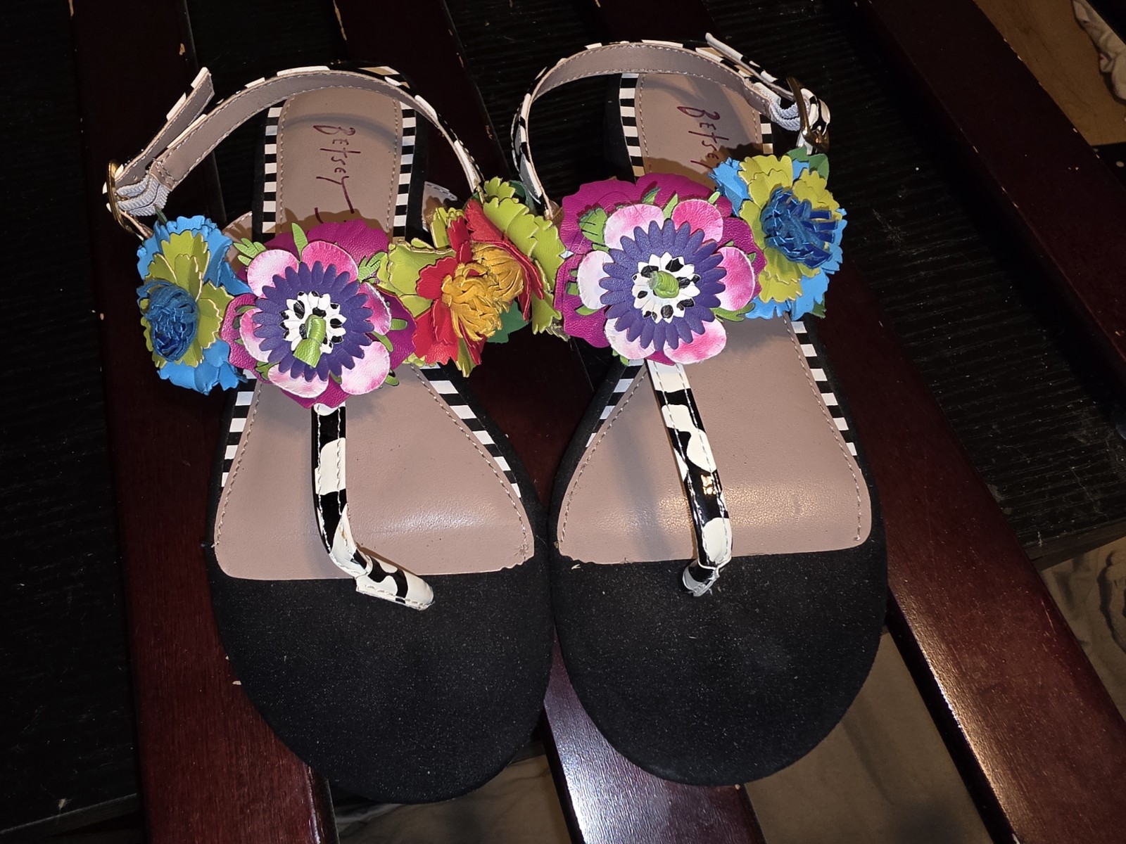 Betsey Johnson Kids US 3 Leather Thong Sandals Floral Buckle Ankle Strap