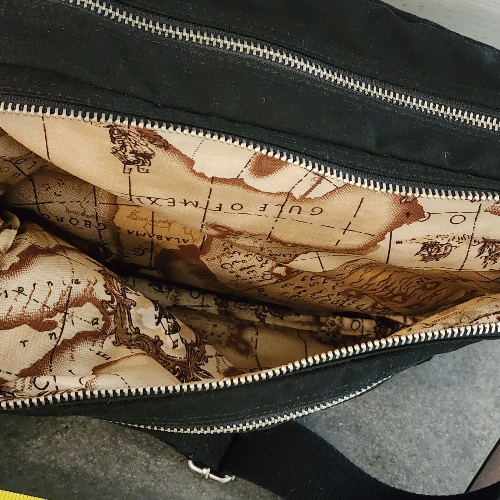 Fossil Voyages Black Crossbody Or Shoulder Purse. Pockets Inside.