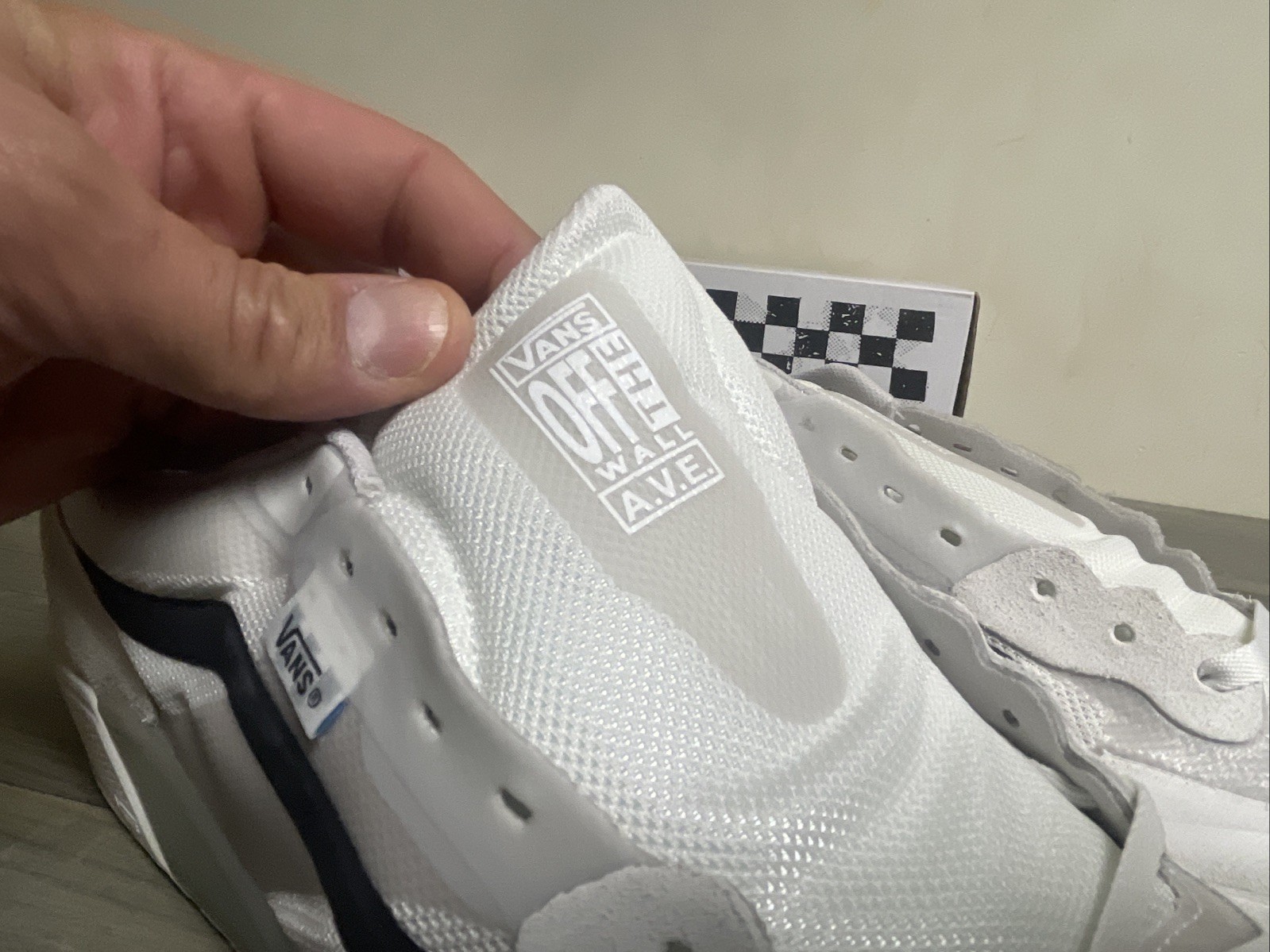 Vans AVE 2.0 White/Black/Blue Skateboarding Skate Shoes Sneakers Men’s Size 12