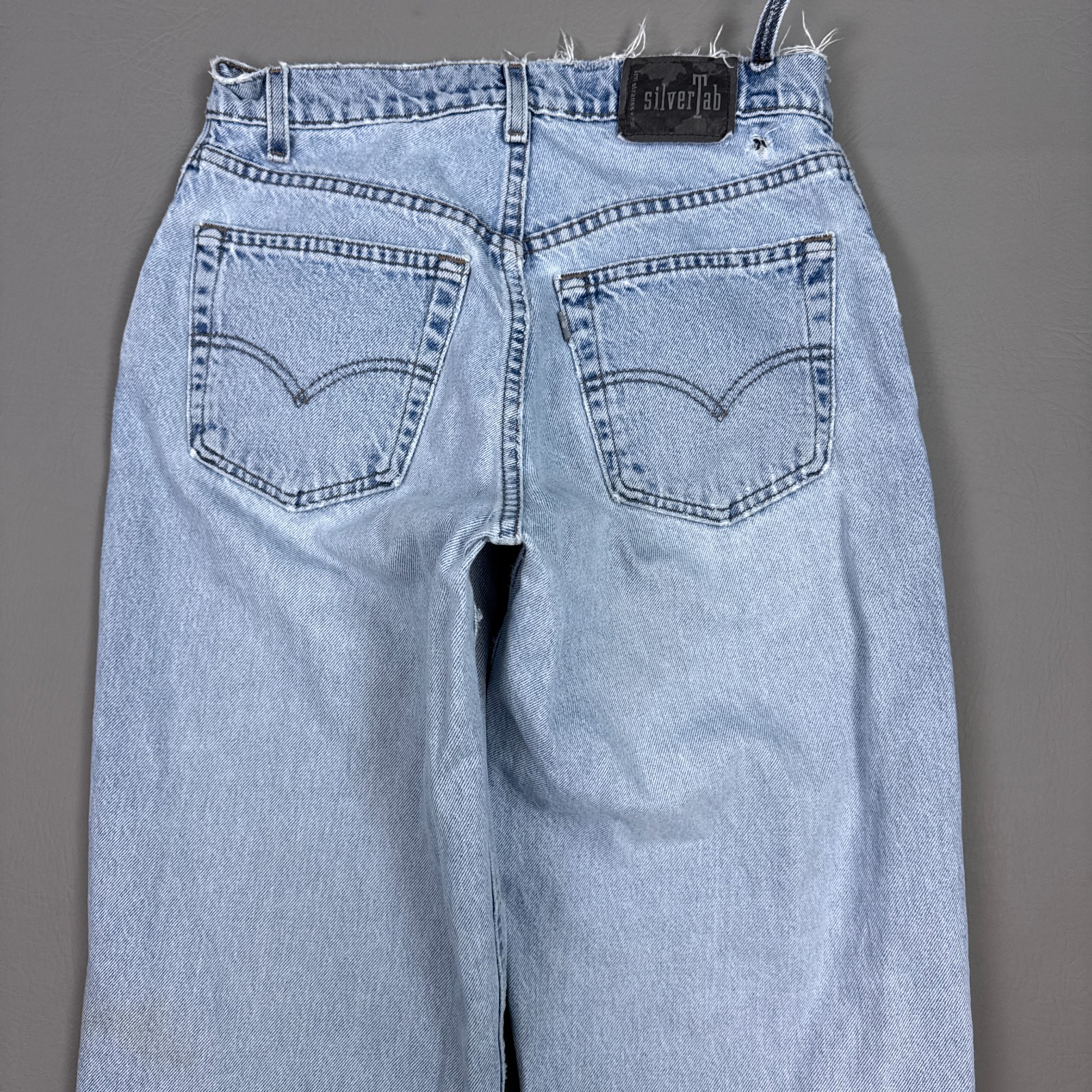 Vintage Levis SilverTab Jeans Mens 30×32 Blue Baggy 90s Made USA Thrashed Faded