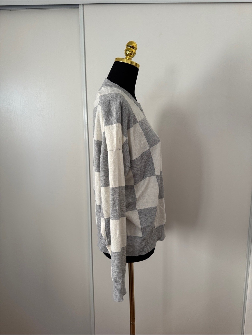 T Tahari Gray & White Checkerboard Crewneck Sweater