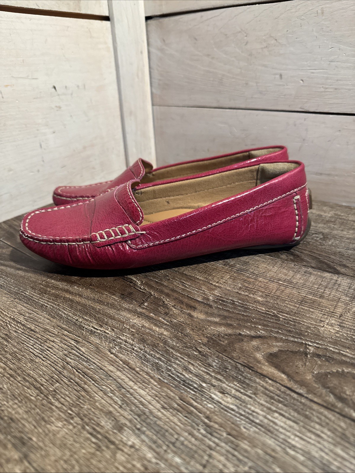 Clark Artisan Women’s Fuschia Size 6.5 Loafer Driving Moccasin Shoes Stitching