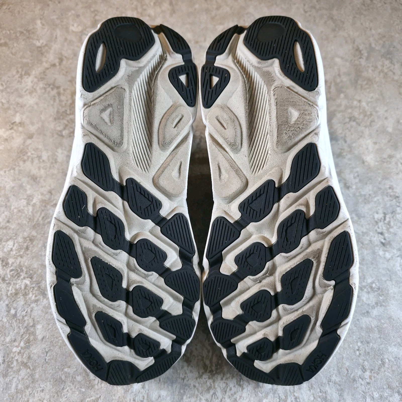 Hoka One One Clifton 9 Mens 11 D Black White Gym Running Shoes Sneakers