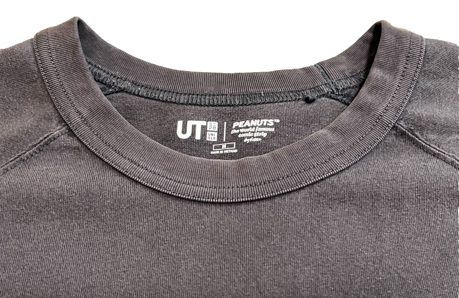 Rare Uniqlo UT Peanuts Snoopy Weekend Workout Raglan T Shirt Fade Black M