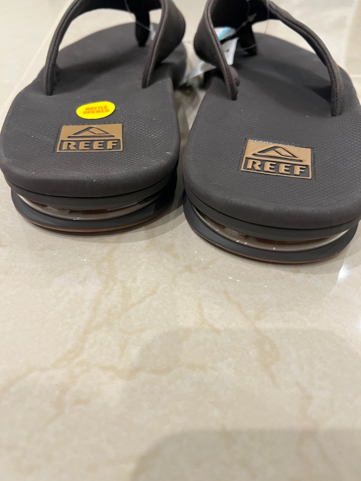 REEF Men’s Fanning Bottle Opener Flip Flops, Brown/Gum – Size 13