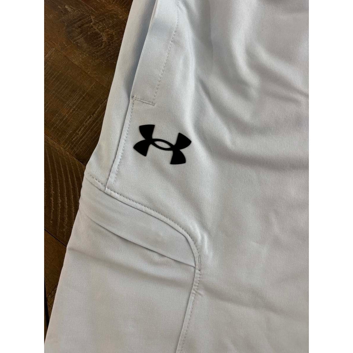 Under Armour Men’s Large Woven 9.5″ Cargo Shorts 1388018-464 Blue NWT