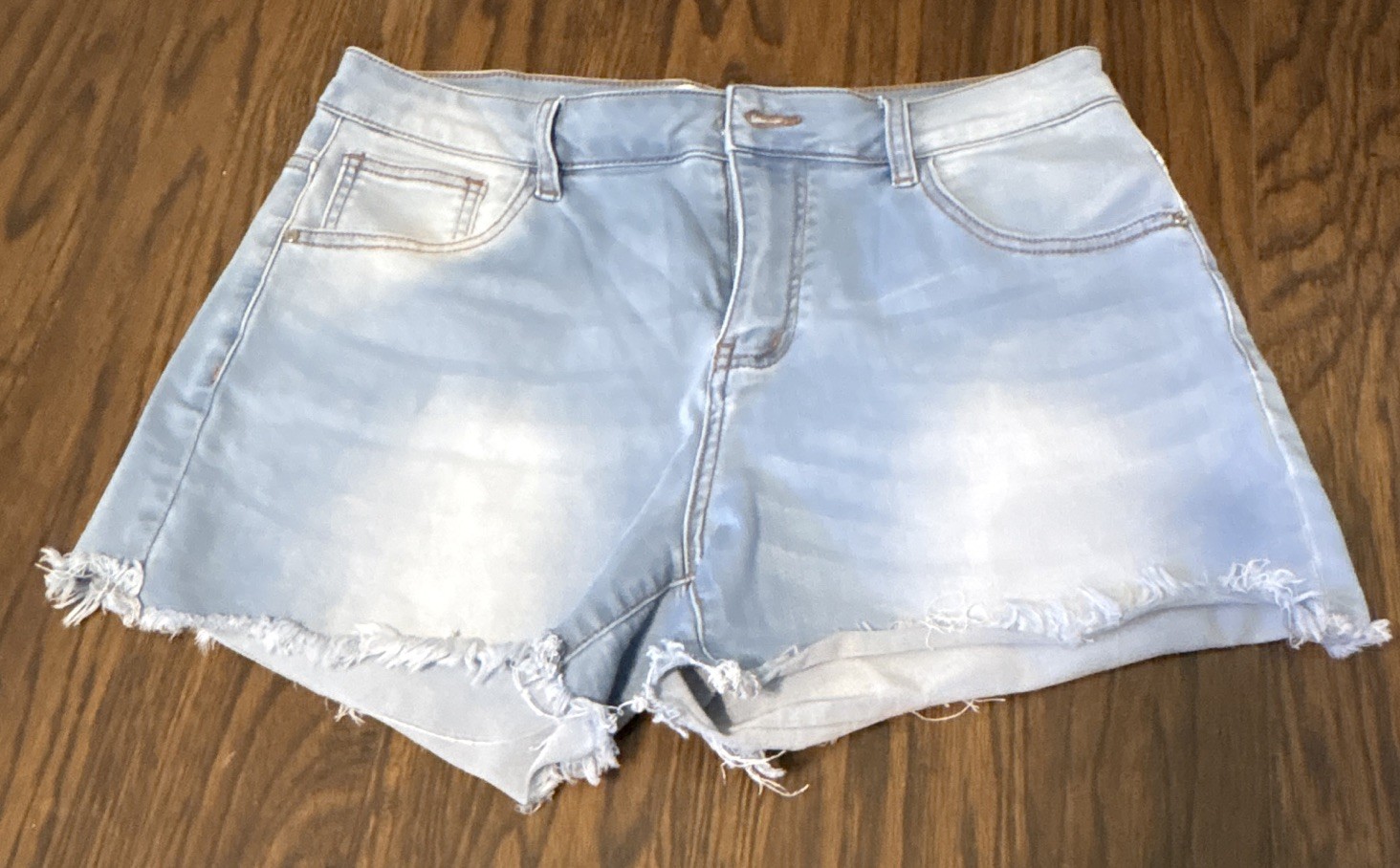VIPONES Women’s Blue Light Wash Denim Cut Off Shorts Size 12 Mid Rise 5-Pocket