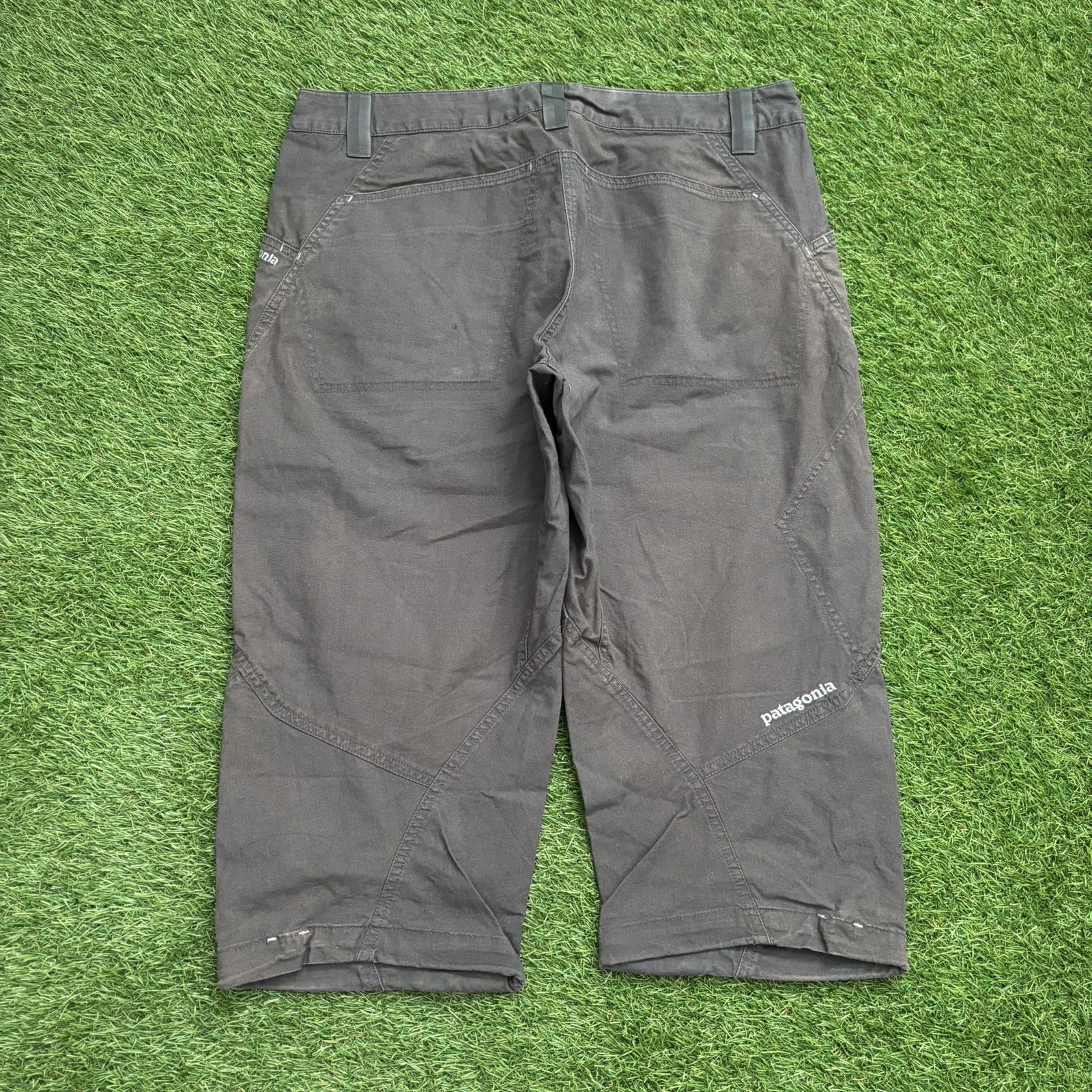 Patagonia Mens Venga Rock Capri Knickers Gray Organic Cotton Climbing Pants 32