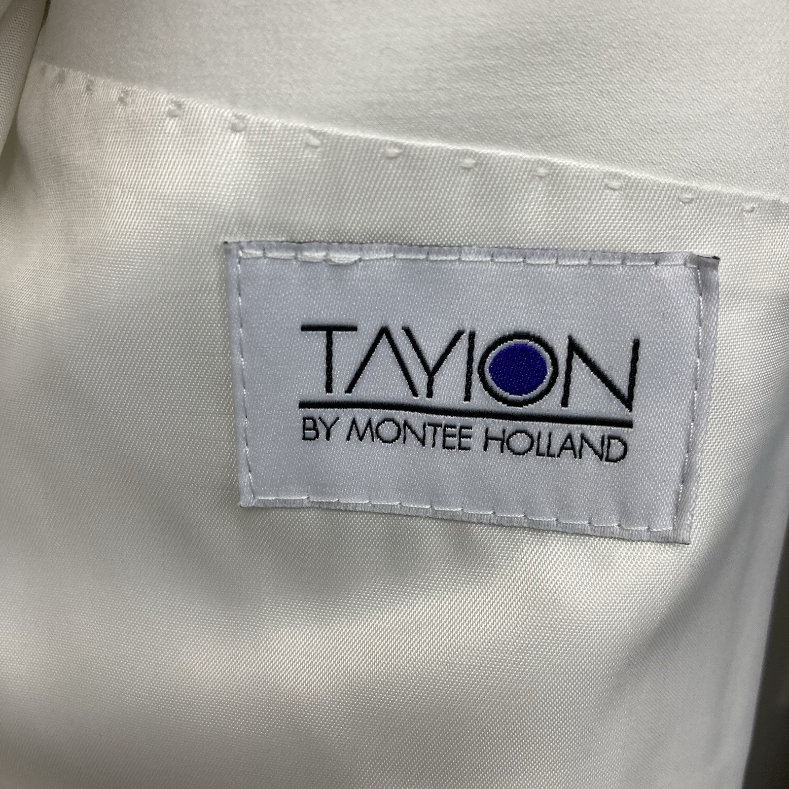 Tayion Collection Men’s 2-pc Classic-Fit Suit Jacket 46L Pants 40W 30L White