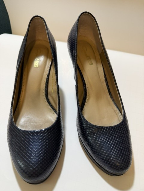 Clarks Blue and Black block-heel pumps size 6