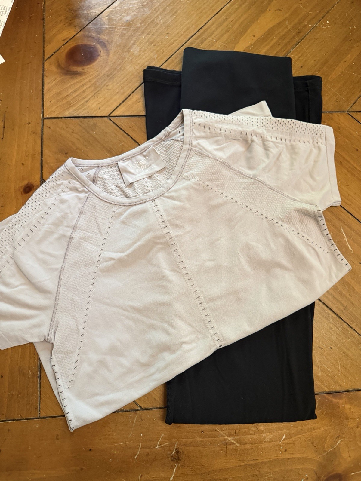Athleta 2-Piece Yoga Set Mesh Crew Top & Salutation Stash Flare Pants S