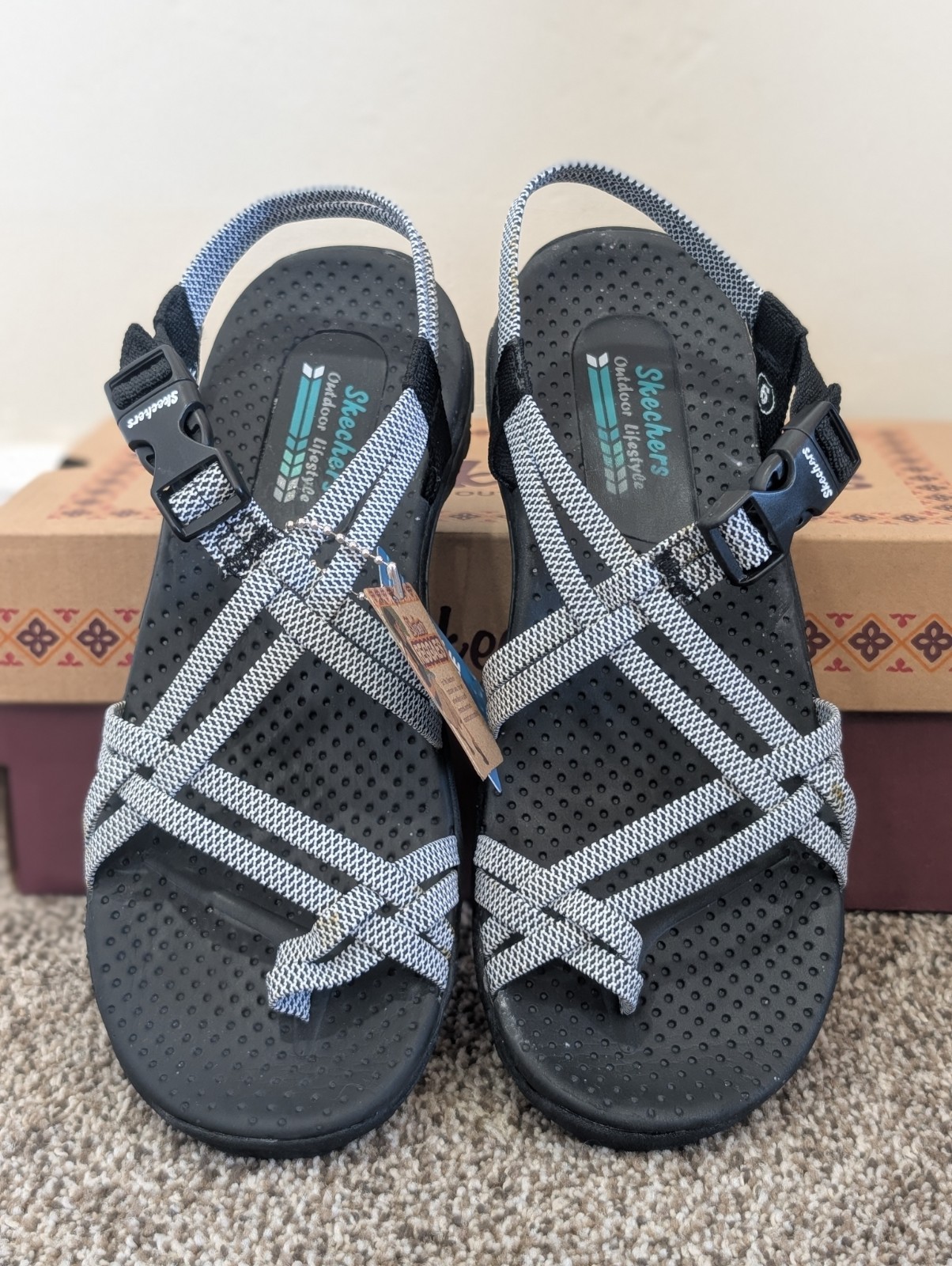 Size 6 Women’s Skechers Reggae Irie Mon Black/White Strappy Sandals 163013/BKW