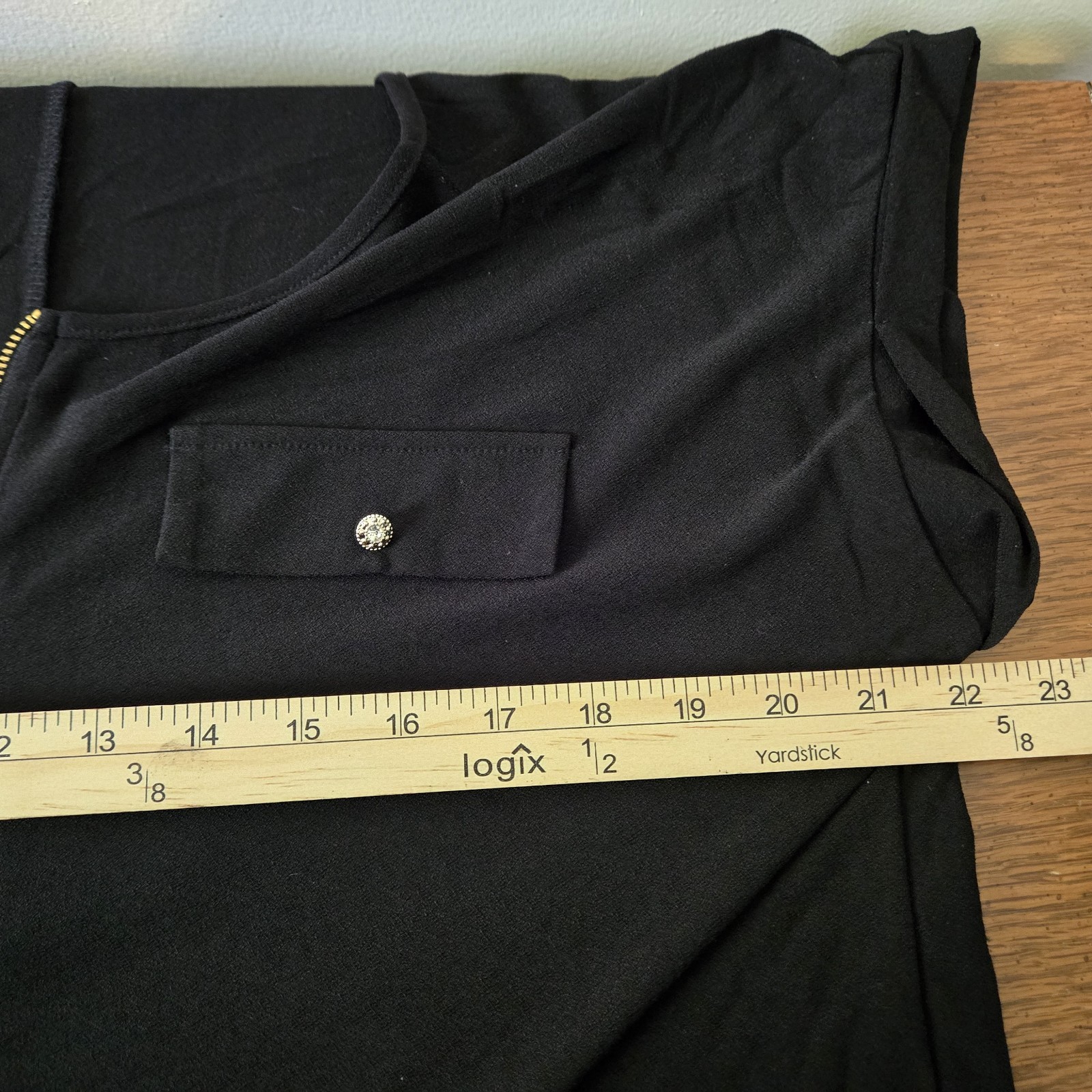 Women’s Top Black SS Blouse 1/4 Zip Top Sz L/XL Faux Pockets w Bedazzled Buttons