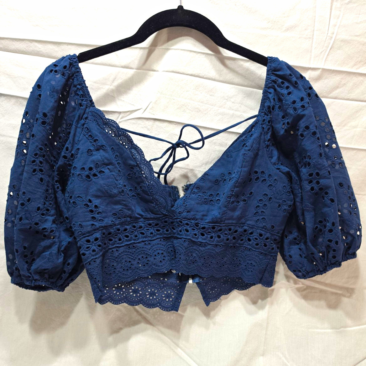 Altar’d State Women’s Blue Eyelet Lace Puff Sleeve V-Neck Crop Top Size S