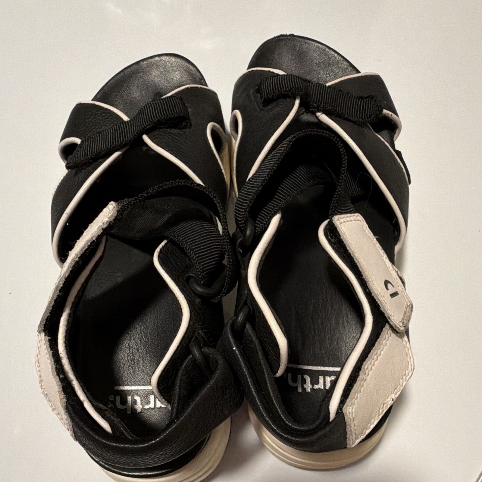 Earth Men’s Black/White Strappy Sandals Hook & Loop Bullhide Leather 6.5 M