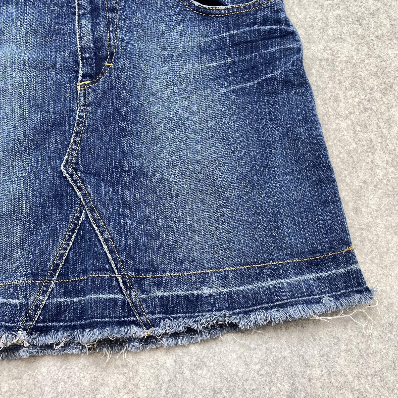 Disney Store Skirt Womens 6 (30 Waist) Blue Pirates Of The Caribbean Skull Mini